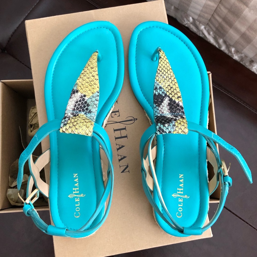 COLE HAAN SANDALS SIZE 7 TURQUOISE  PYTHON PRINT